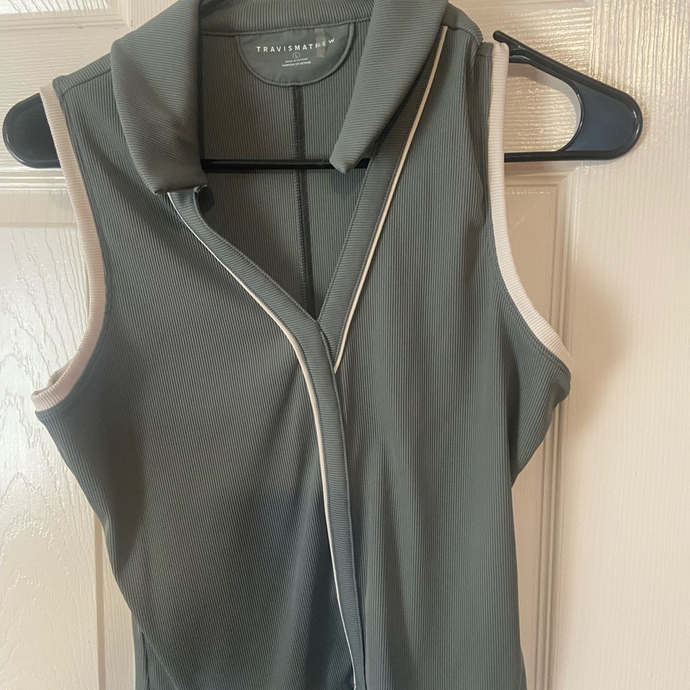 Travis Mathew Ribbed hunter green Top